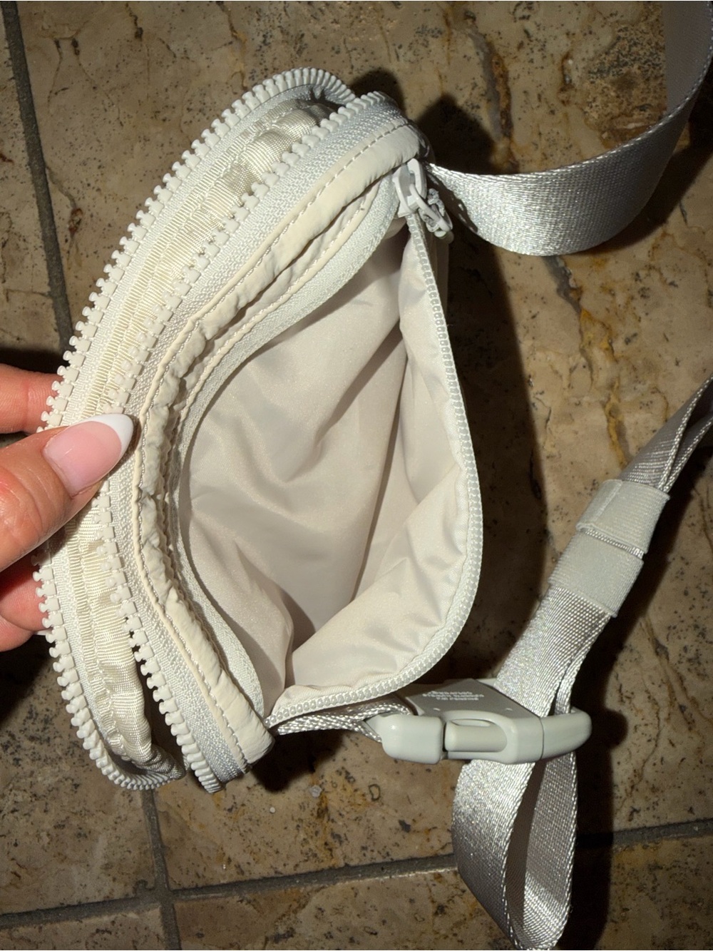 Lululemon - Everywhere Belt Bag 1L (light ivory/gold) - Picture 6 of 6